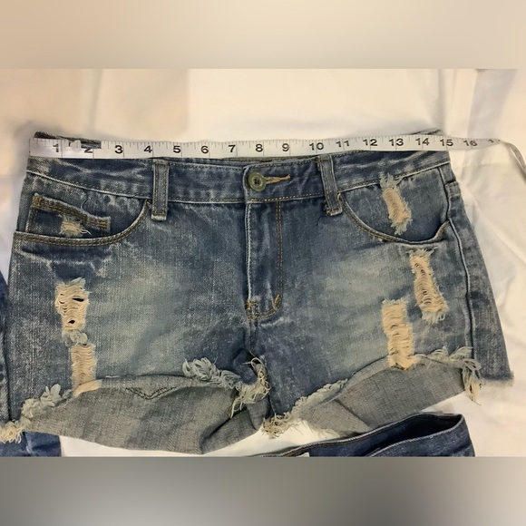 5 Pairs of Jean Shorts
All Shorts have the same Measurements - Picture 1 of 6